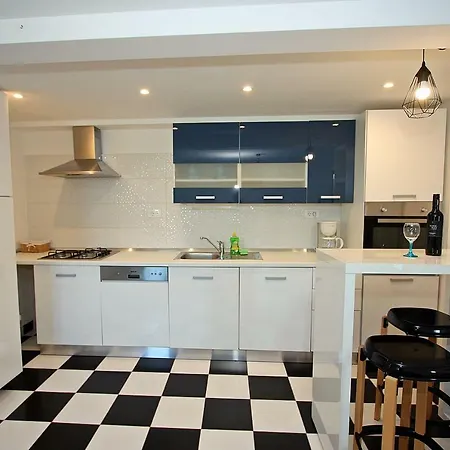 Ivana Apartamento Splitska